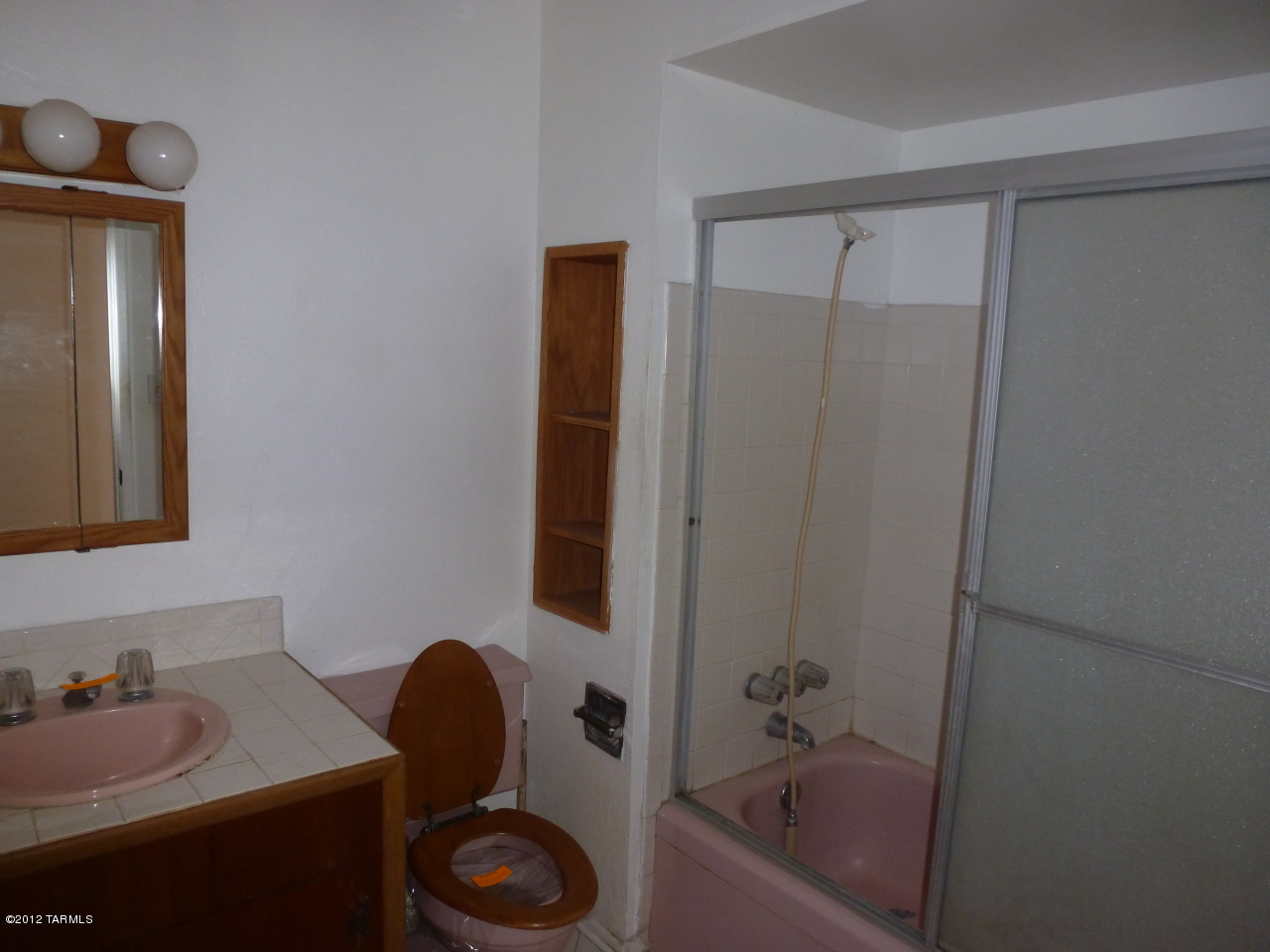 2061 West Merlin Road Tucson, AZ 85713 - Photo 8 of 11 a bathroom with a tub sink vanity and toilet