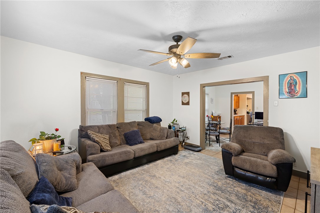 1301 Cedar Street Hearne, TX 77859 - Photo 11 of 33