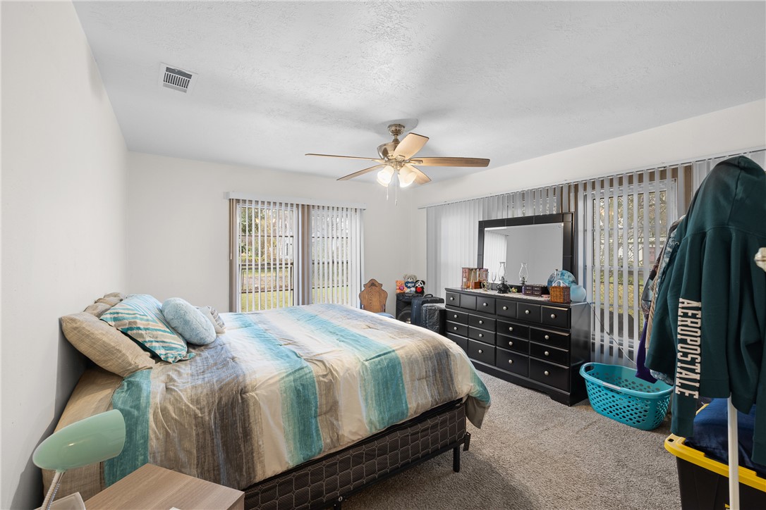 1301 Cedar Street Hearne, TX 77859 - Photo 15 of 33