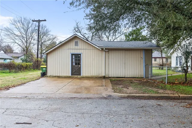 $175,000 | 1301 Cedar Street, Hearne, TX 77859