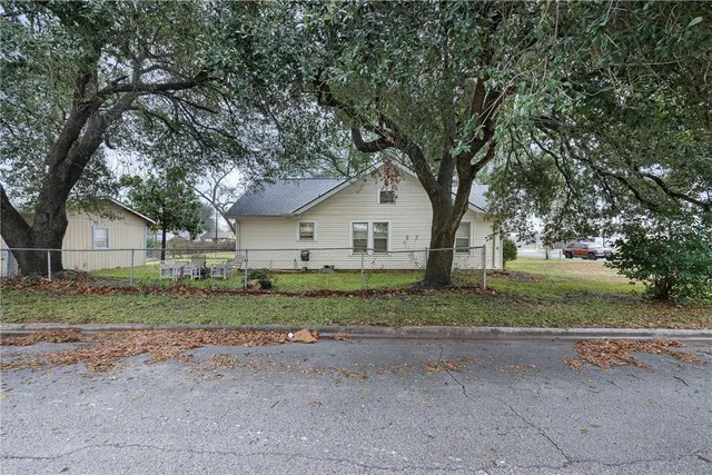 $175,000 | 1301 Cedar Street, Hearne, TX 77859