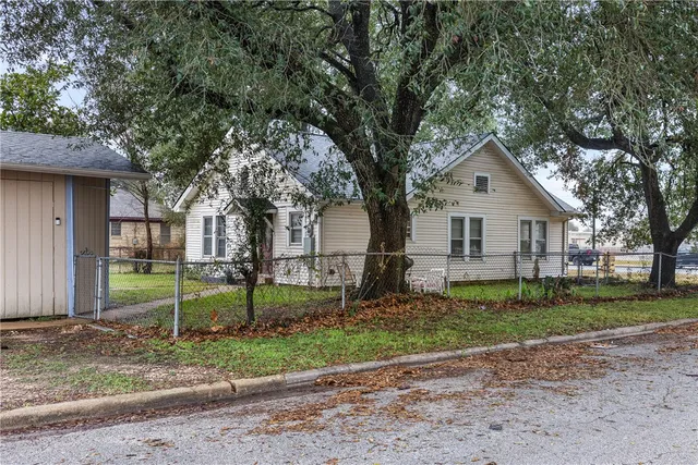 $175,000 | 1301 Cedar Street, Hearne, TX 77859