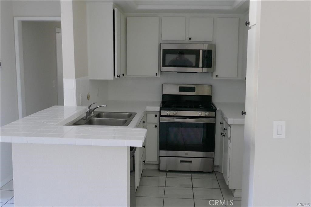 700 West 3rd Street, Unit B206 Santa Ana, CA 92701 - Photo 3 of 11