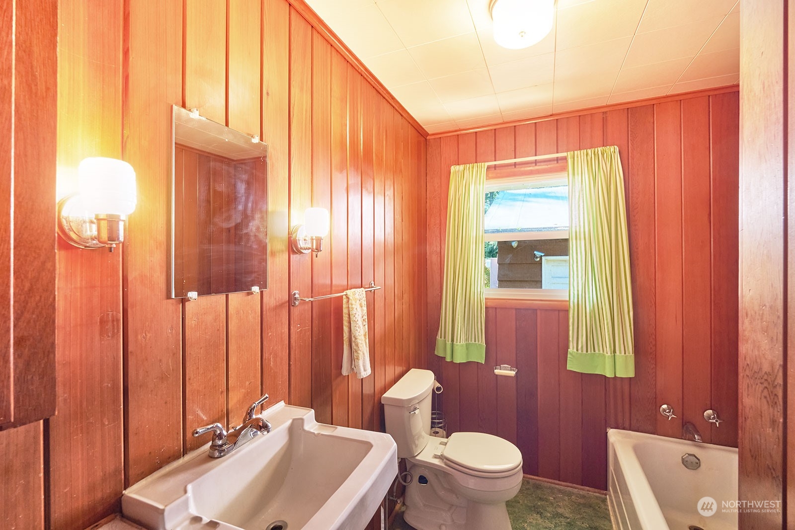 30708 Sandridge Road Ocean Park, WA 98640 - Photo 21 of 37 a bathroom with a sink a toilet and tub