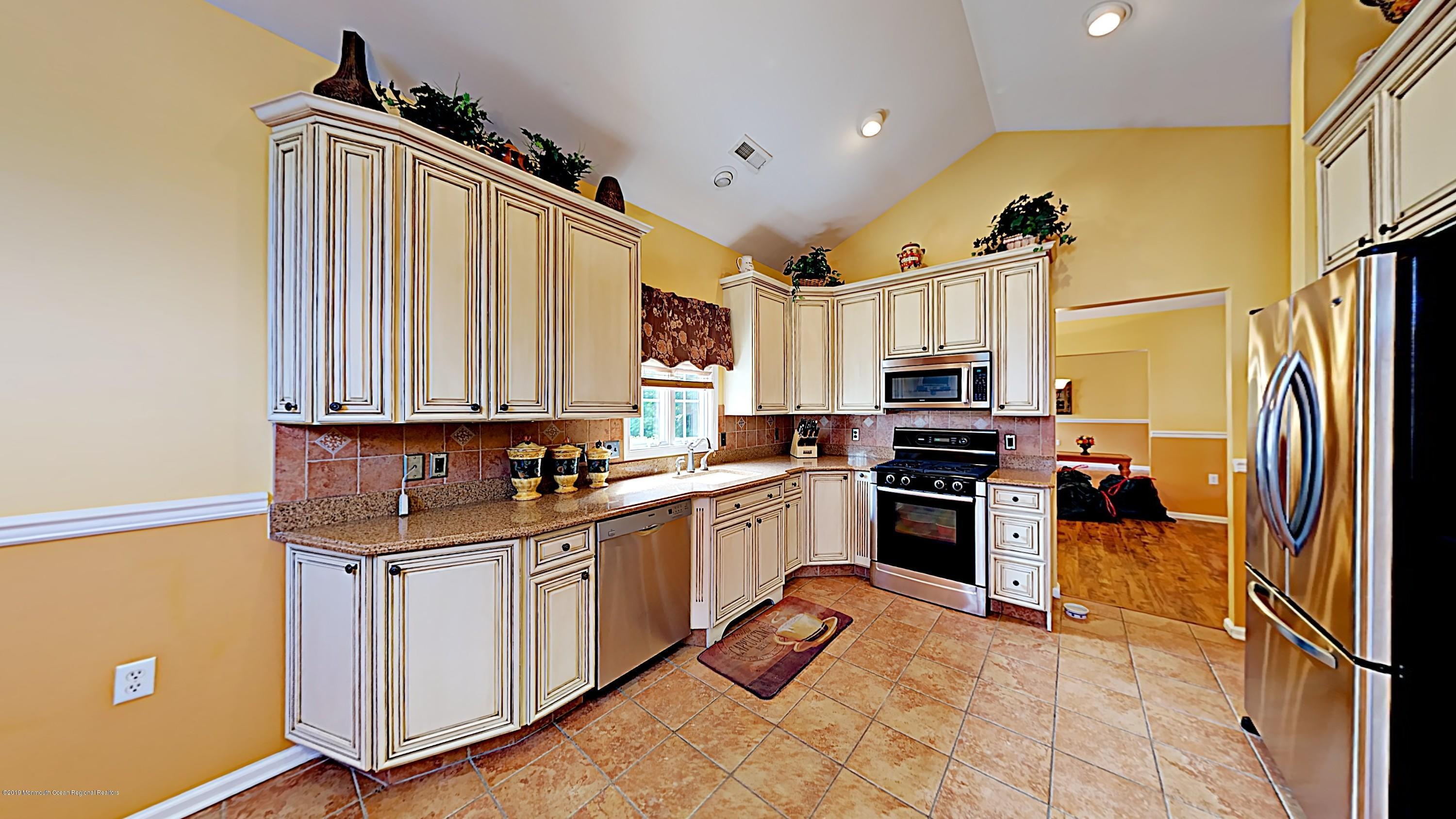 16 Rye Court Jackson, NJ 08527 - Photo 5 of 30 18_Image_7NsWlIm164