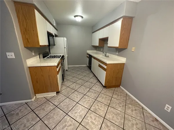 $1,350 | 1600 North Torrey Pines Drive, Unit 102, Las Vegas, NV 89108