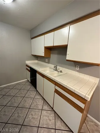 $1,350 | 1600 North Torrey Pines Drive, Unit 102, Las Vegas, NV 89108
