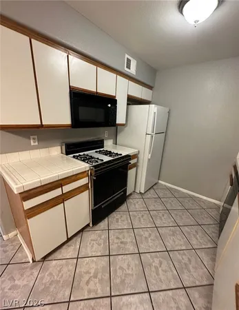 $1,350 | 1600 North Torrey Pines Drive, Unit 102, Las Vegas, NV 89108