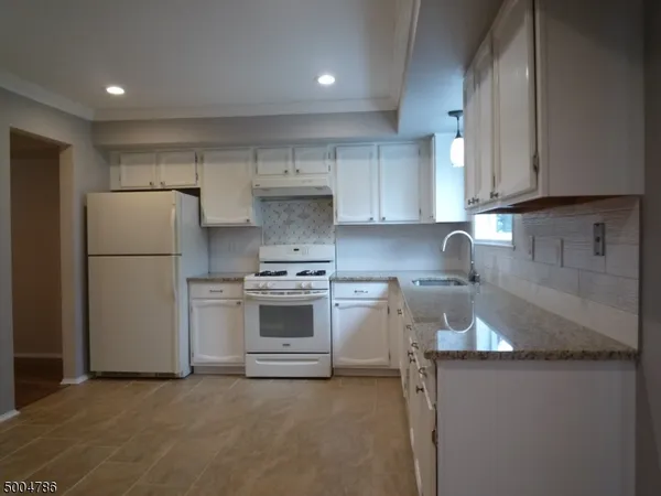 $3,000 | 388 Cotswold Place, Somerset, NJ 08873