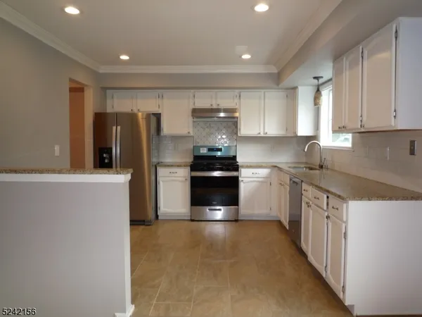 $3,000 | 388 Cotswold Place, Somerset, NJ 08873