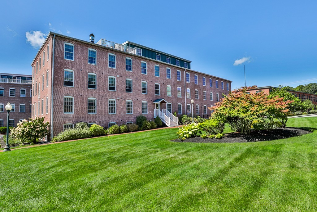 25 Cedar Street, Unit 4 Amesbury, MA 01913 - Photo 18 of 20 a view of a building