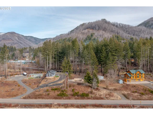 $370,000 | 360 Detroit Road South, Detroit, OR 97342