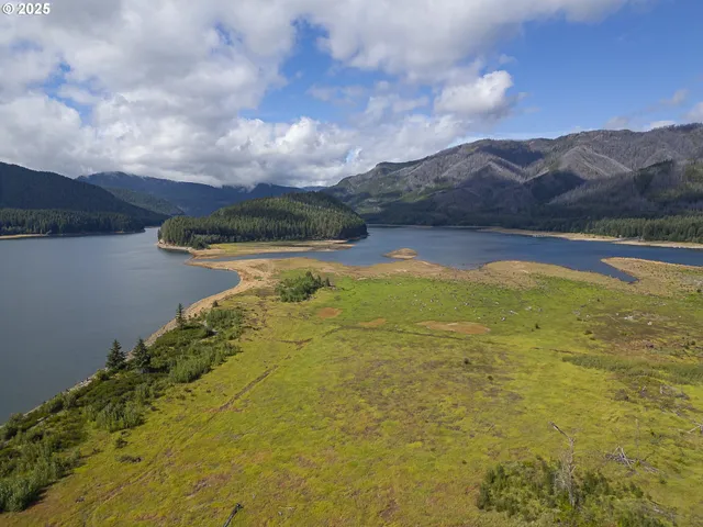 $370,000 | 360 Detroit Road South, Detroit, OR 97342