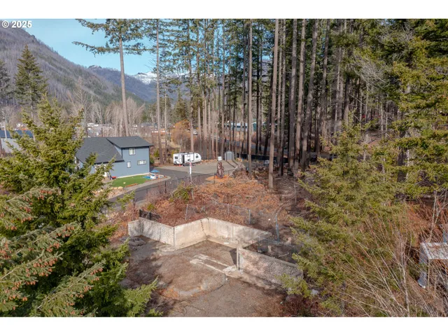 $370,000 | 360 Detroit Road South, Detroit, OR 97342