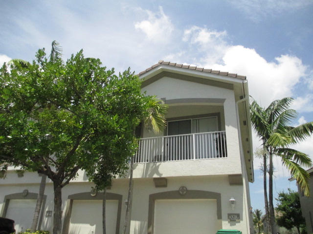 3214 Laurel Ridge Circle Riviera Beach, FL 33404 - Photo 3 of 10 IMG_0851