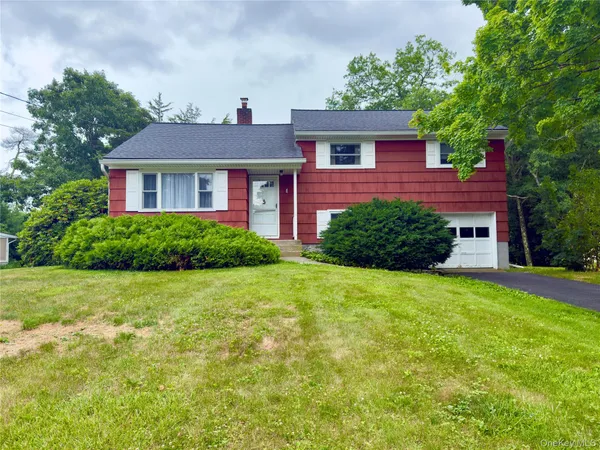 $319,000 | 10 Abbie Lane, Hyde Park, NY 12538