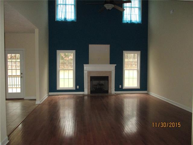 998 South Ridge Trail Clarksville, TN 37043 - Photo 3 of 6 Living Room
