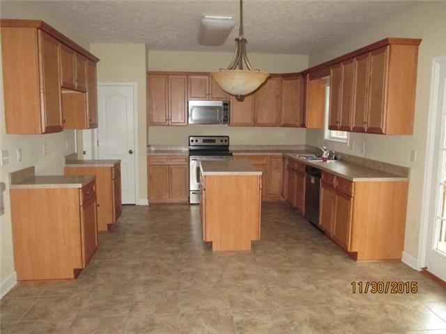 998 South Ridge Trail Clarksville, TN 37043 - Photo 5 of 6 Kitchen