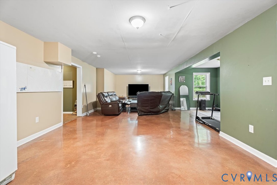 28 Millbrook Road Stafford, VA 22554 - Photo 26 of 44 a living room with furniture gym equipment and a large window