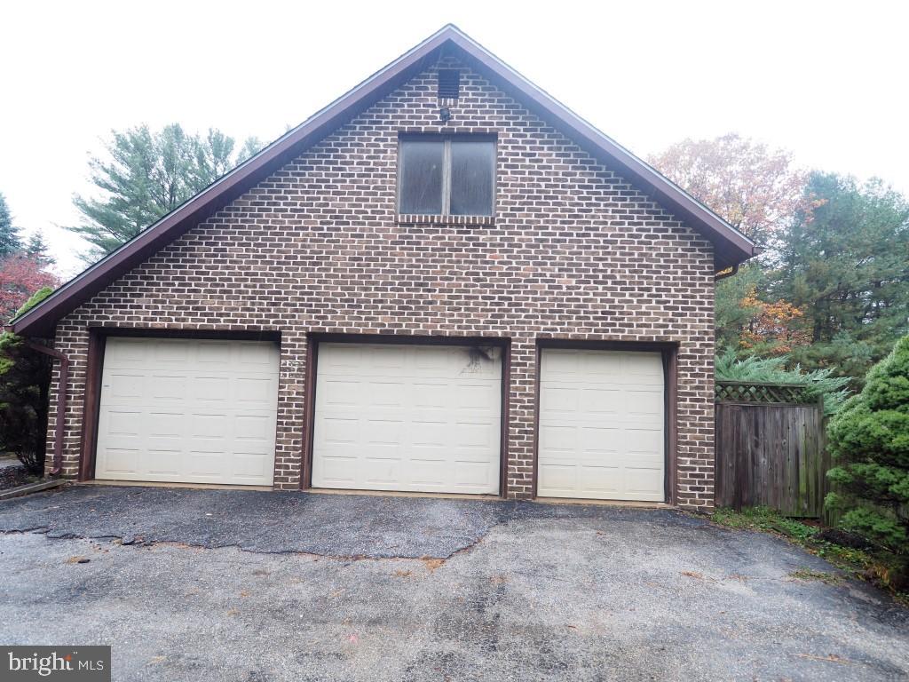 14005 Old Hanover Road Reisterstown, MD 21136 - Photo 23 of 26 Garage
