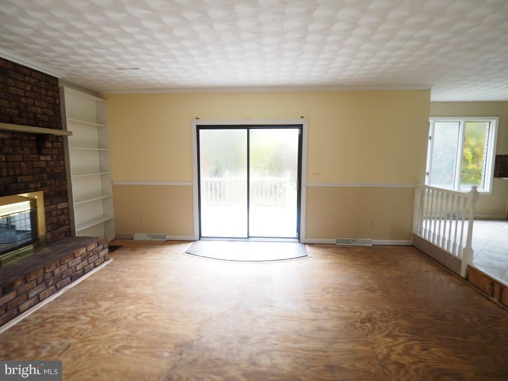 14005 Old Hanover Road Reisterstown, MD 21136 - Photo 7 of 26 Living Area