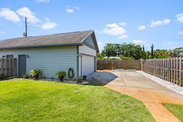 $3,100 | 828 Cannon Lane, Destin, FL 32541