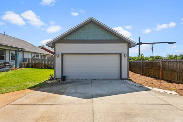 $3,100 | 828 Cannon Lane, Destin, FL 32541