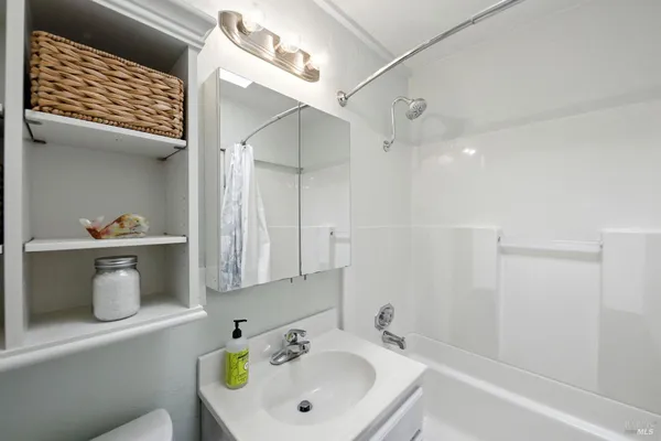 $3,750 | 195 Ocean View Avenue, Bodega Bay, CA 94923