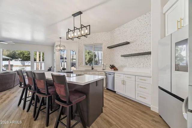 $4,250 | 2732 East Hillery Drive, Phoenix, AZ 85032