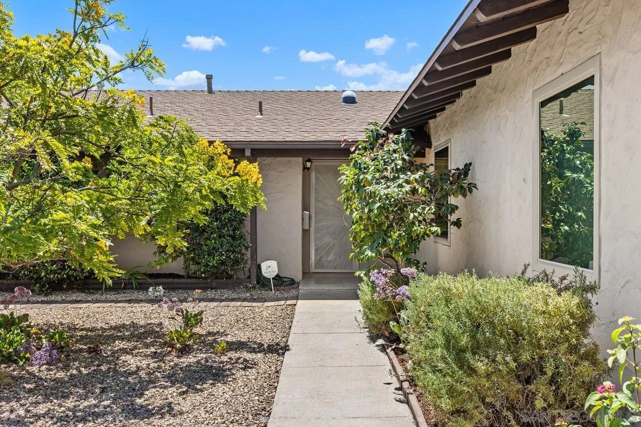 12535 Horado Road San Diego, CA 92128 - Photo 3 of 55