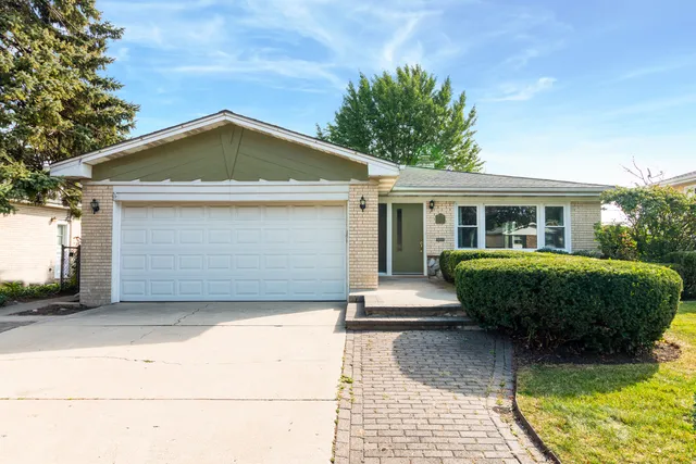 $3,450 | 1477 Webster Lane, Des Plaines, IL 60018