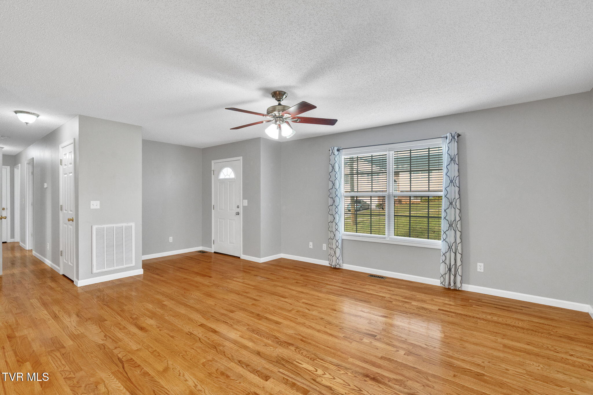 1125 Faye Street, Unit 11 Kingsport, TN 37660 - Photo 11 of 36 16-web-or-mls-DSC09792