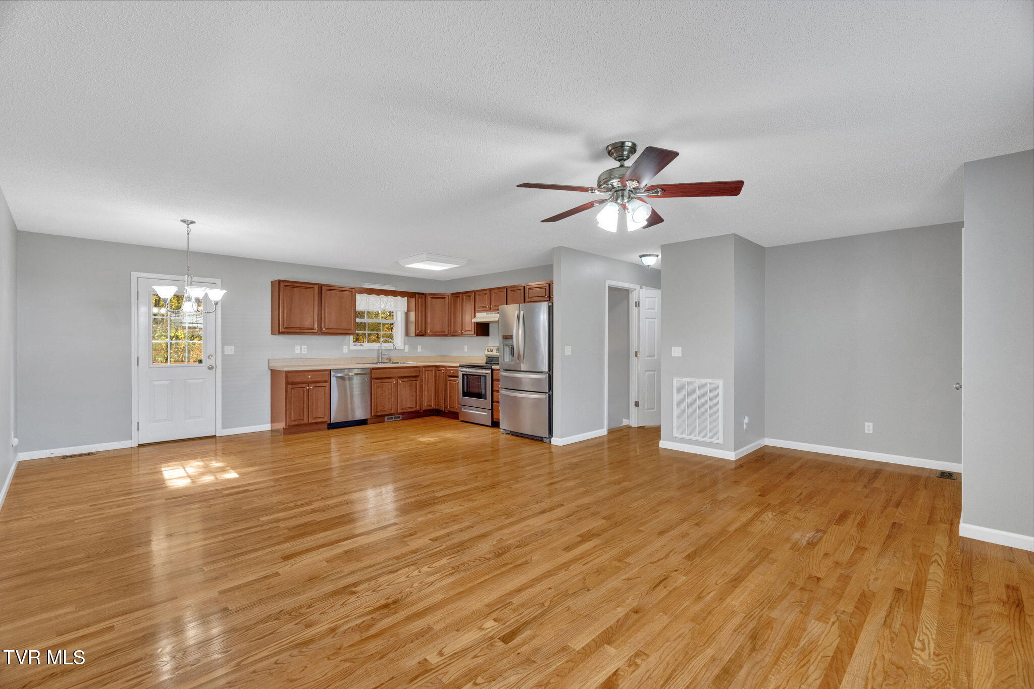 1125 Faye Street, Unit 11 Kingsport, TN 37660 - Photo 12 of 36 2-web-or-mls-DSC09774