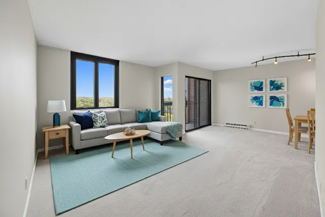 $98,000 | 1181 Edgcumbe Road, Unit 914, St. Paul, MN 55105