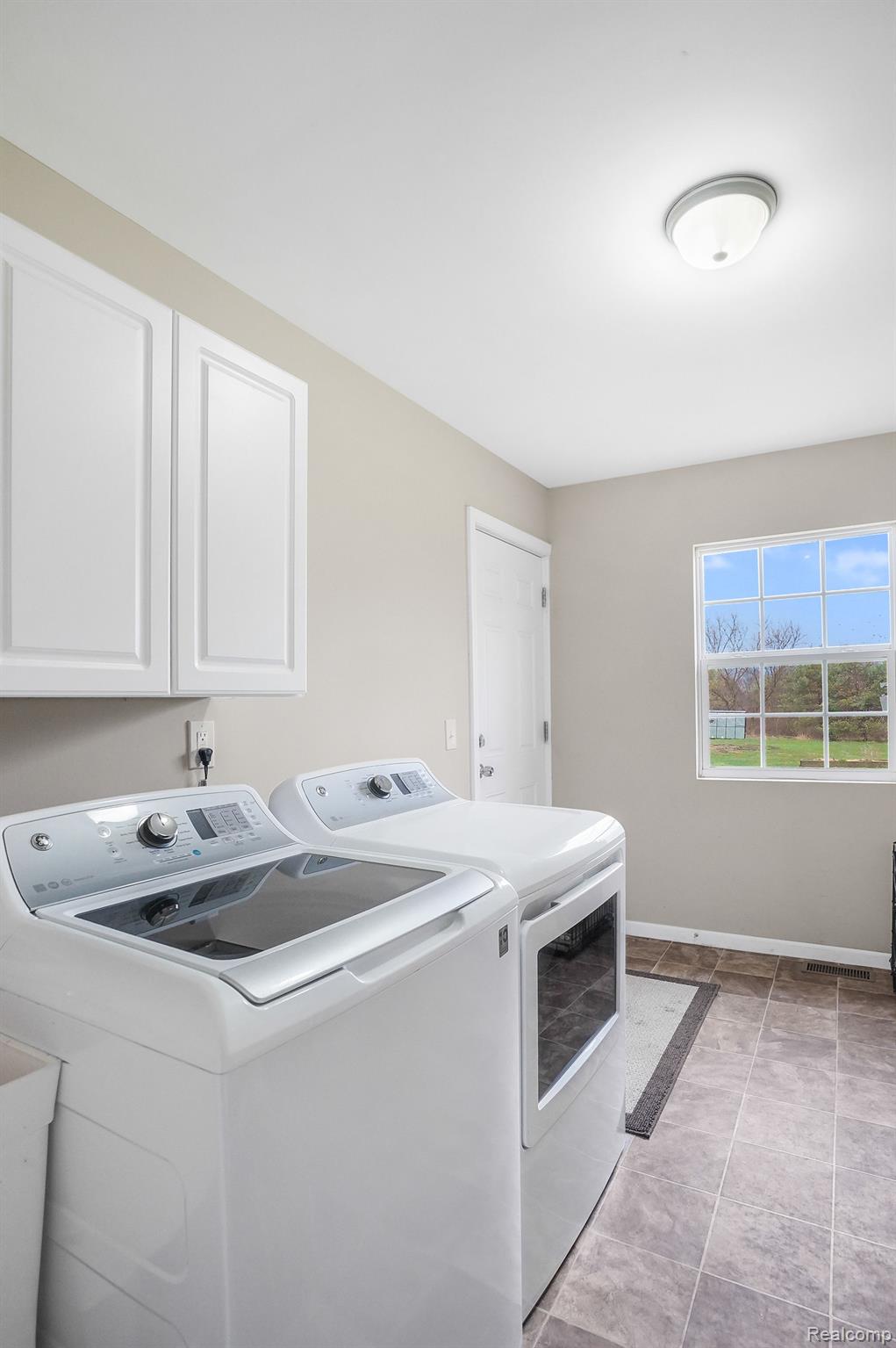 7269 Brophy Road Howell, MI 48855 - Photo 16 of 23 HUGE Laundry Room