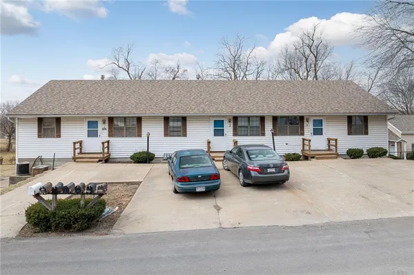 $535,000 | 604 North 13th Terrace, Savannah, MO 64485