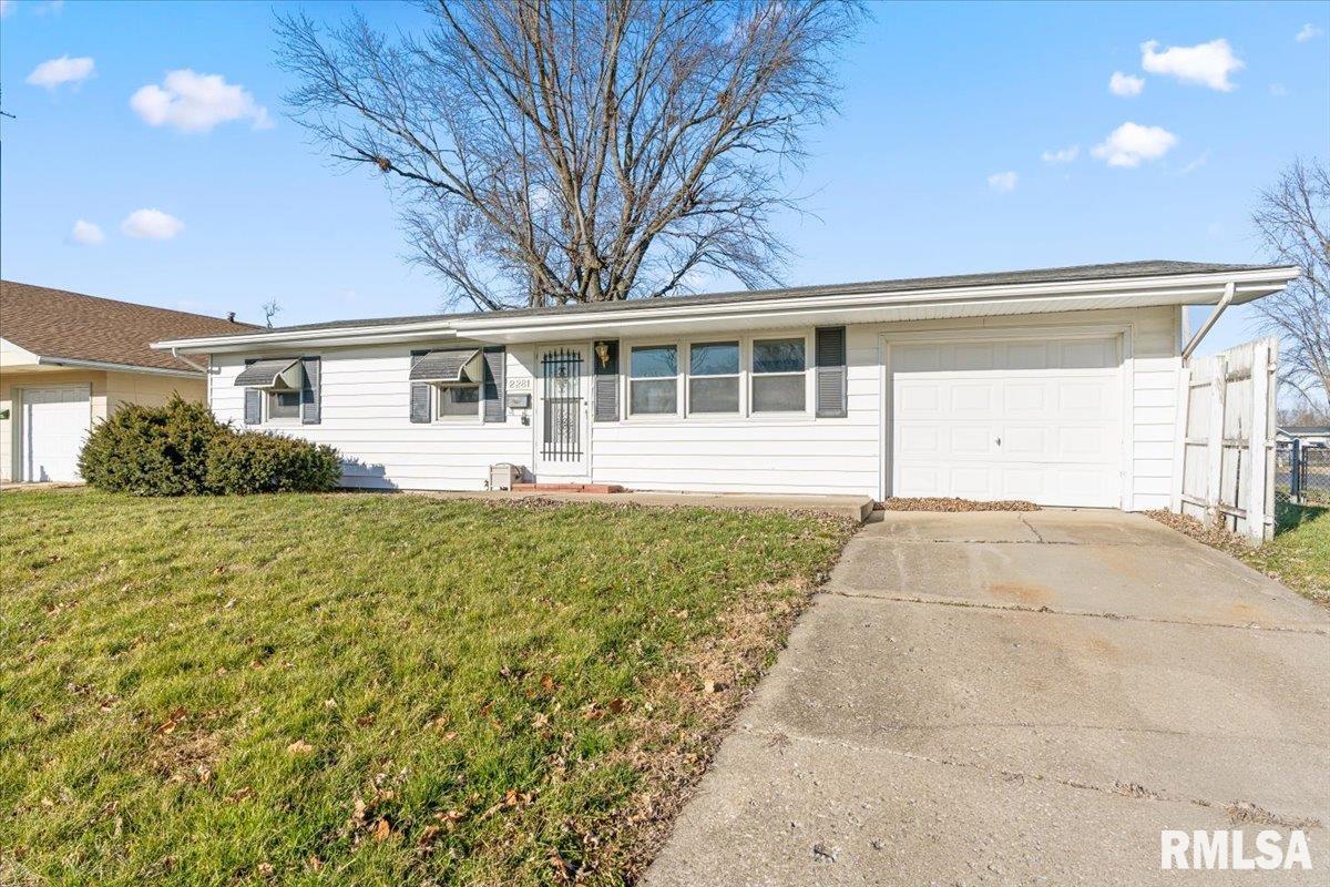 2281 Ramsey Road Springfield, IL 62702 - Photo 2 of 29