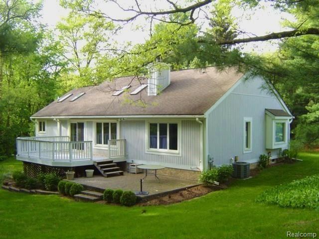 6090 Deguise Court Rochester Hills, MI 48306 - Photo 4 of 5