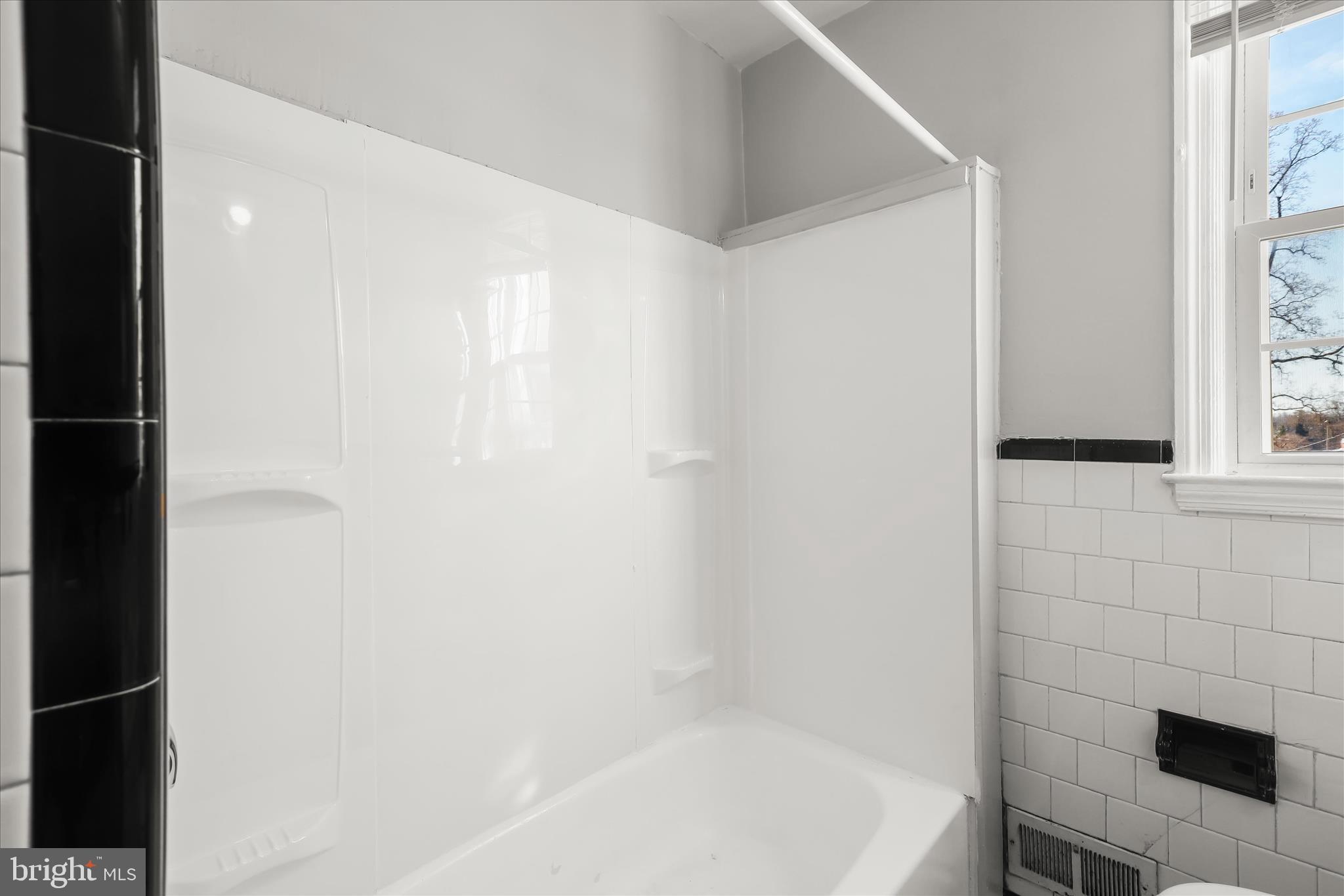 1945 Edgewood Road Towson, MD 21286 - Photo 29 of 46 a bathroom with a bathtub