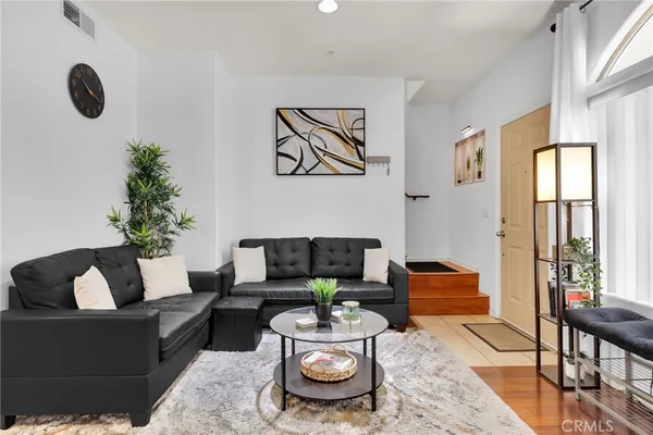 $579,000 | 7124 Woodman Avenue, Unit 3, Van Nuys, CA 91405
