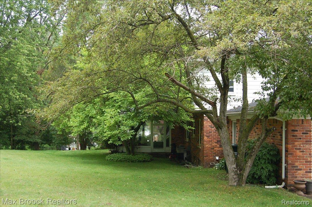 615 Cherry Tree Lane Rochester, MI 48306 - Photo 4 of 7 DSC_0009