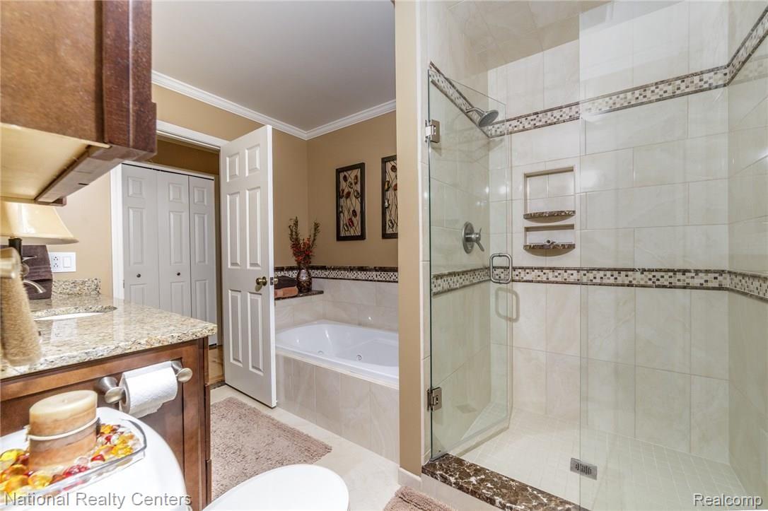 11043 Messmore Road Utica, MI 48317 - Photo 10 of 20 Stunning Master Bath