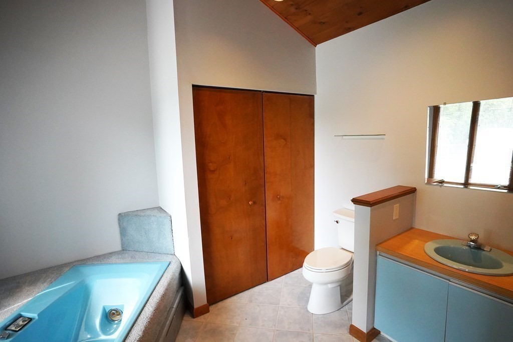 19 Everett Street Taunton, MA 02780 - Photo 13 of 35