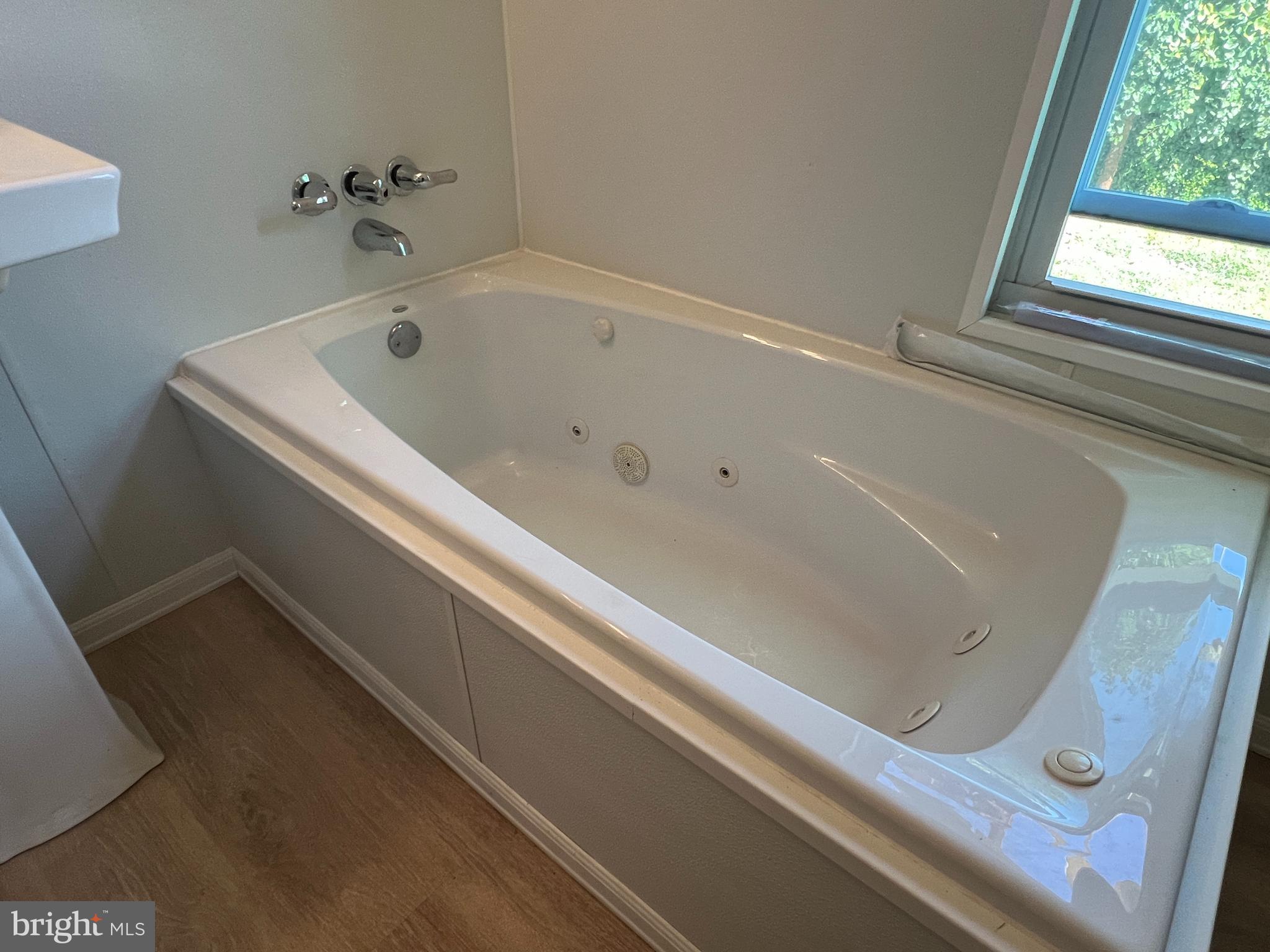 105 West 24th Street Chester, PA 19013 - Photo 13 of 30 Jetted tub!