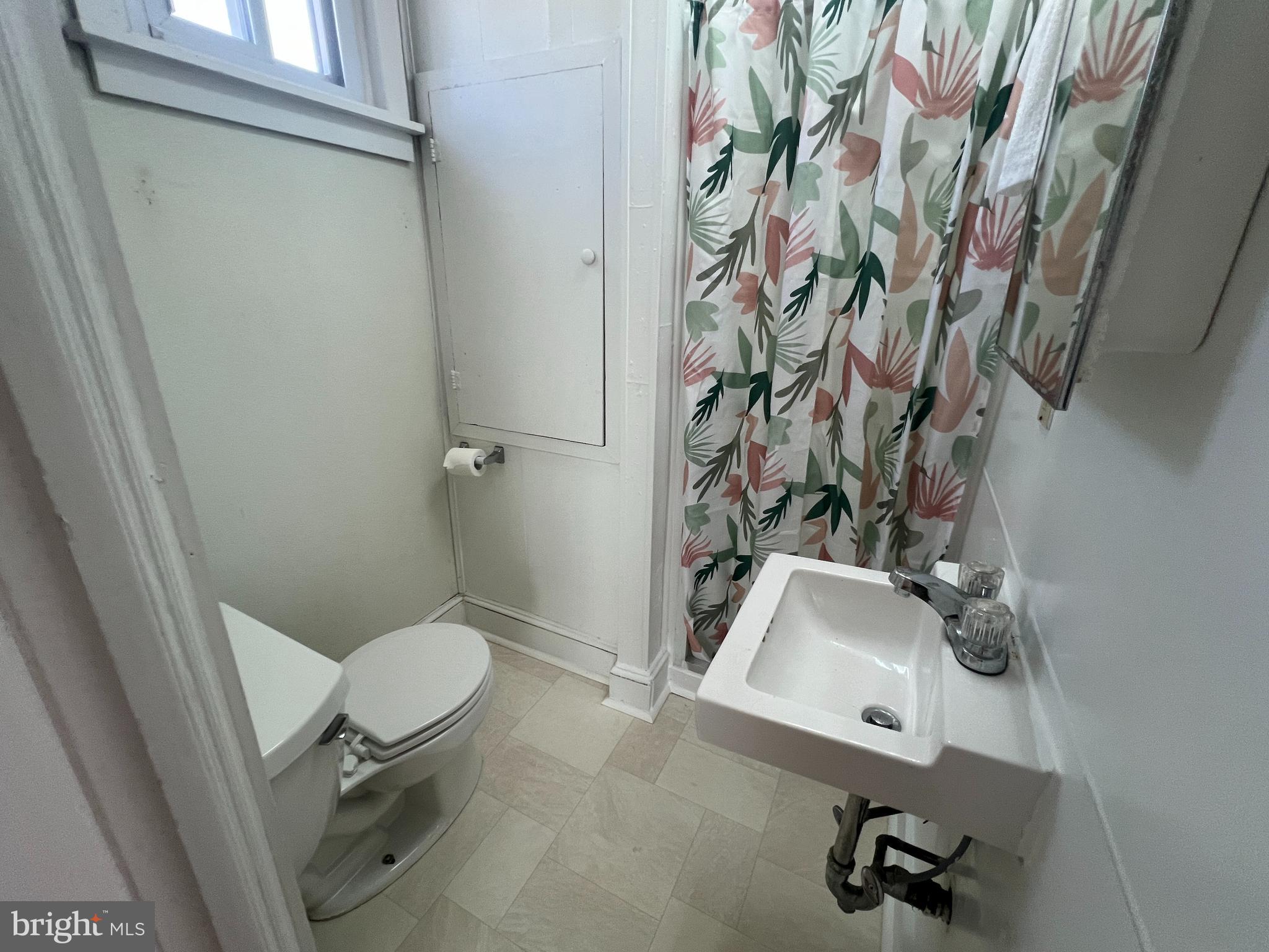 105 West 24th Street Chester, PA 19013 - Photo 24 of 30 3rd floor Bath