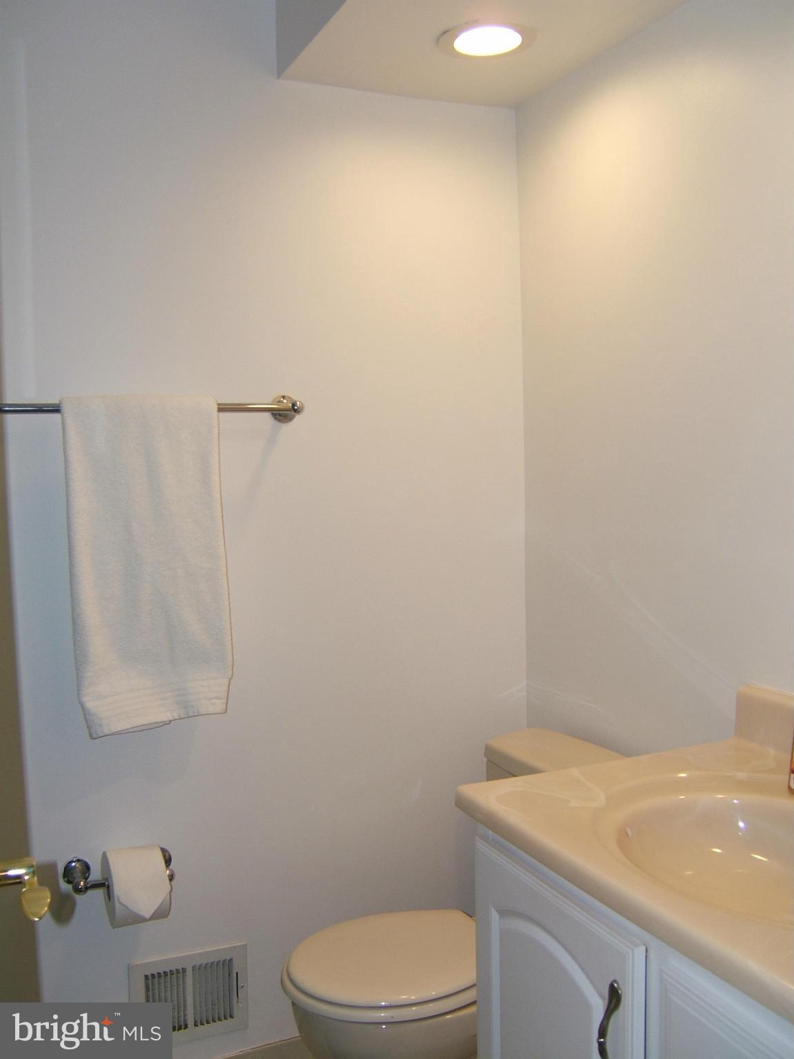 10013 Marshall Pond Road Burke, VA 22015 - Photo 23 of 28 Bath
