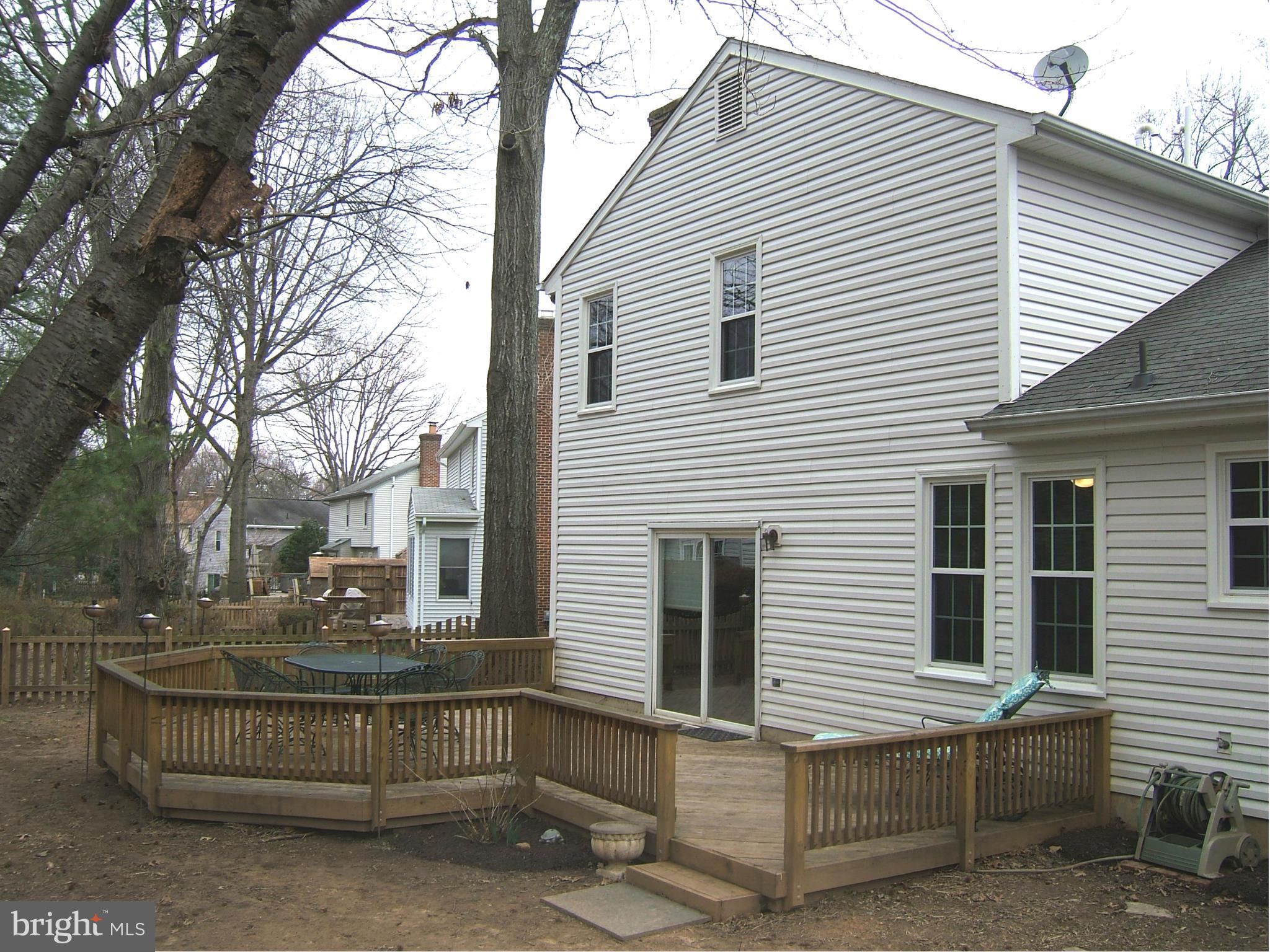 10013 Marshall Pond Road Burke, VA 22015 - Photo 26 of 28 Exterior (Rear)