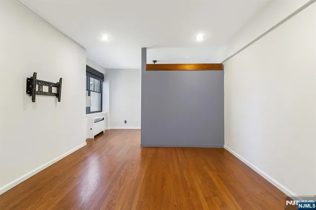 $179,999 | 3050 Edwin Avenue, Unit 2D, Fort Lee, NJ 07024