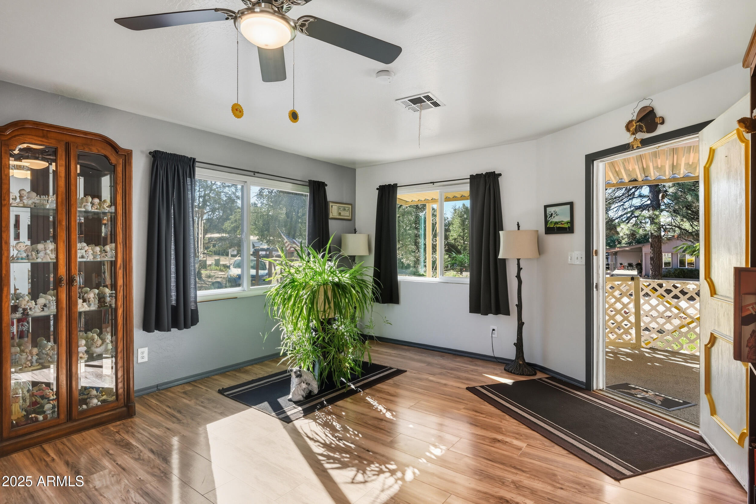 500 East Lorene Street Payson, AZ 85541 - Photo 11 of 41 a living room with window