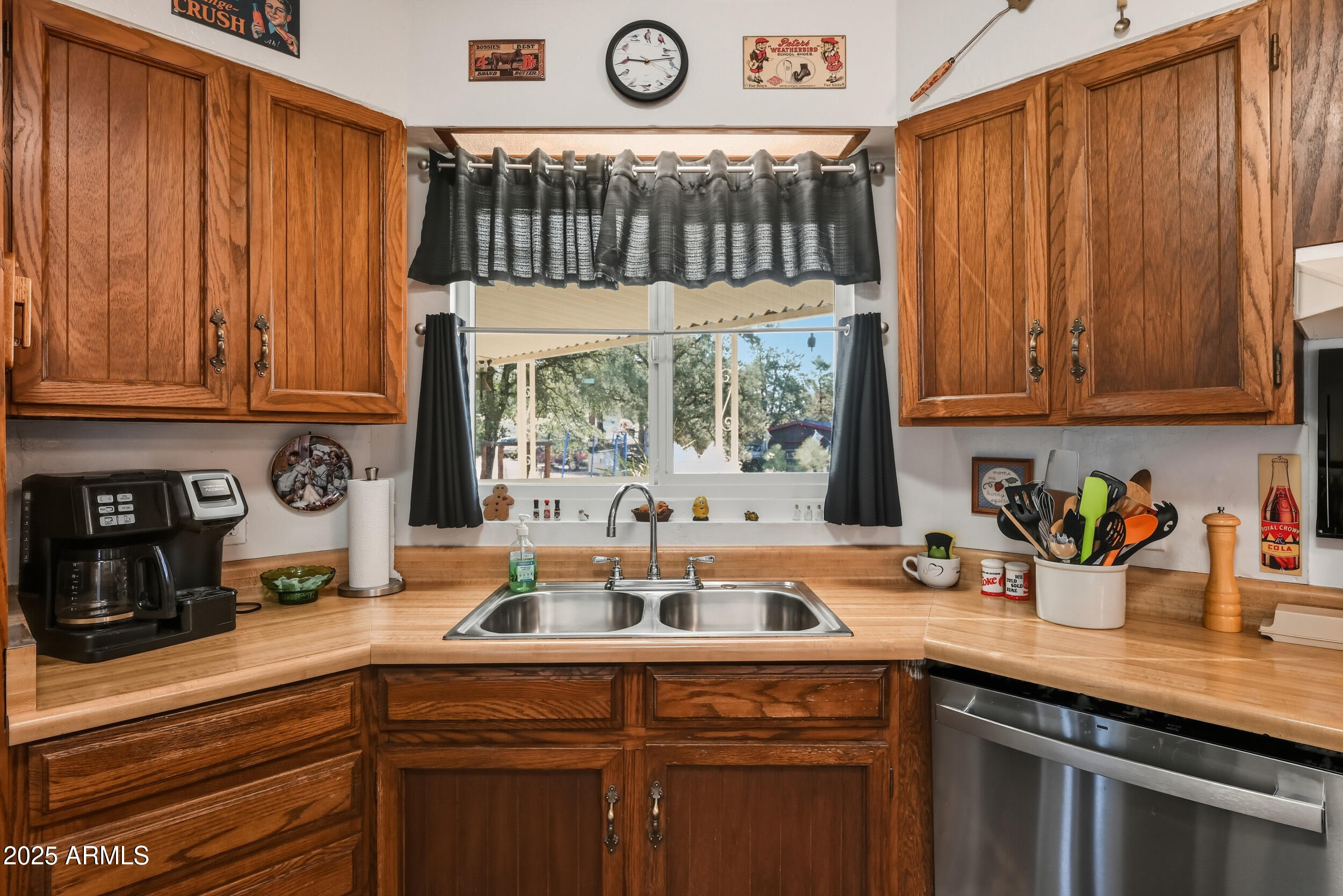 500 East Lorene Street Payson, AZ 85541 - Photo 17 of 41 a kitchen with appliances a sink and cabinets
